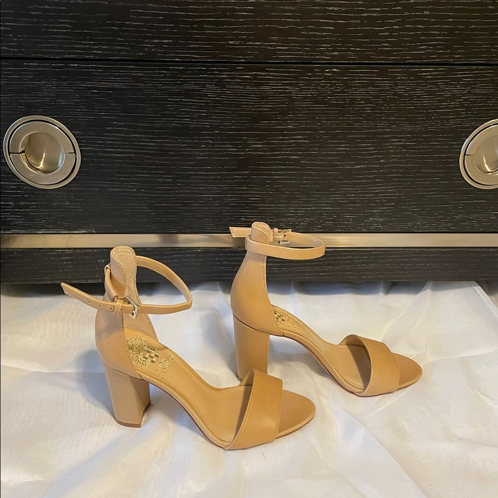 Vince Camuto Women’s 4